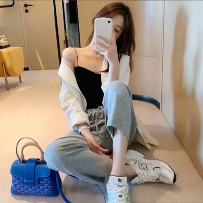 不装了，我姐姐是首富